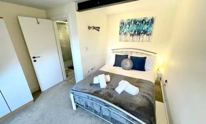 Bishop's Stortford Apartment | Ideal Executive Apartment for Contractors with Great Amenities