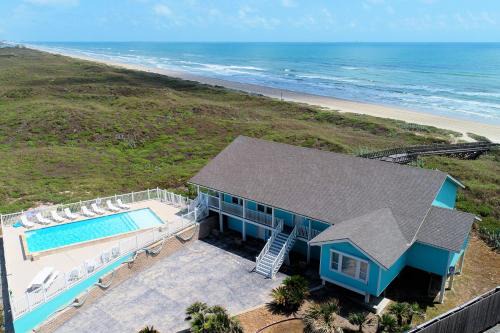 Port Aransas House | Exclusive Beachfront Getaway with Family-Friendly Amenities