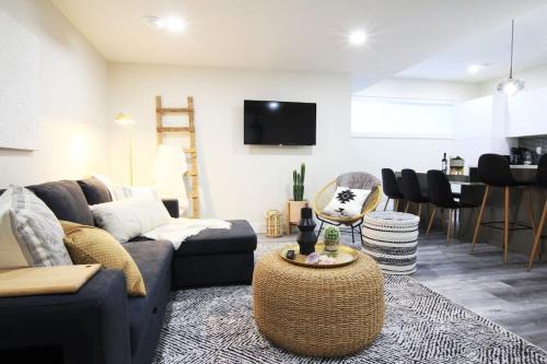 Edmonton Apartment | Stylish Executive Suite Near Downtown - Sleeps 6, Family Friendly