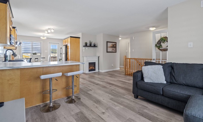 Terra Nova House | Premier Cozy Home with Ocean View, Pool & Gym Access