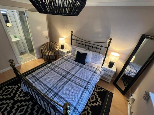 Bracknell House | Modern Executive Double Bedroom with En-Suite Amenities
