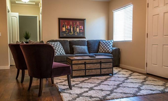 Pacific Beach Apartment | Stylish Executive Duplex in Pacific Beach with Breakfast