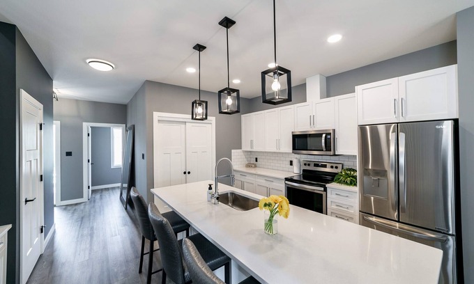 Jasper Place House | Prime Executive Home Near WEM with Spa and Breakfast