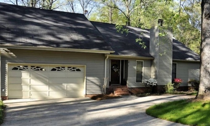 Greenville House | Impressive Home Near Downtown Greenville with Lake Views