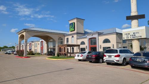 Wichita Falls Hotel | Pet-Friendly Executive Inn & Suites in Wichita Falls