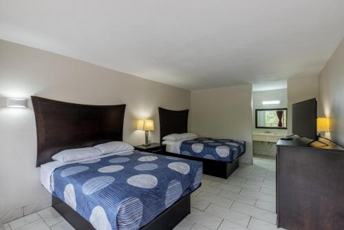 Beeville Hotel | Comfort at Executive Inn & Suites Beeville for Every Traveler