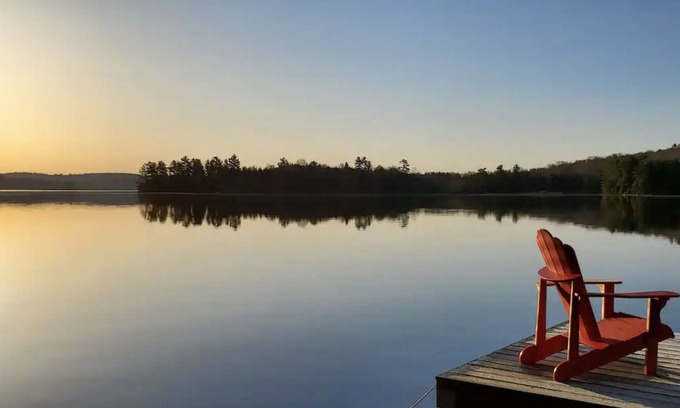Baysville Cottage | Relaxing Lake Front Cottage with Hot Tub & Ocean View