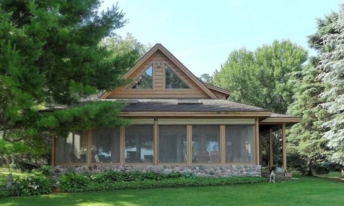 Markesan Cabin | Executive lake front home sleeps 12- Amazing Views and Amenities