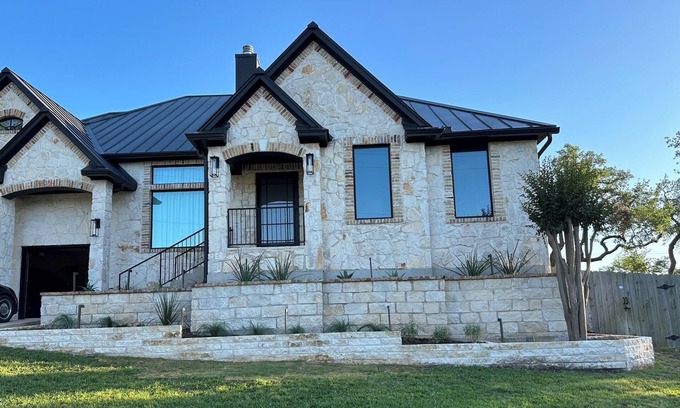 Woods Of Westlake Heights House | Executive Retreat Surrounded by Nature near Downtown Austin