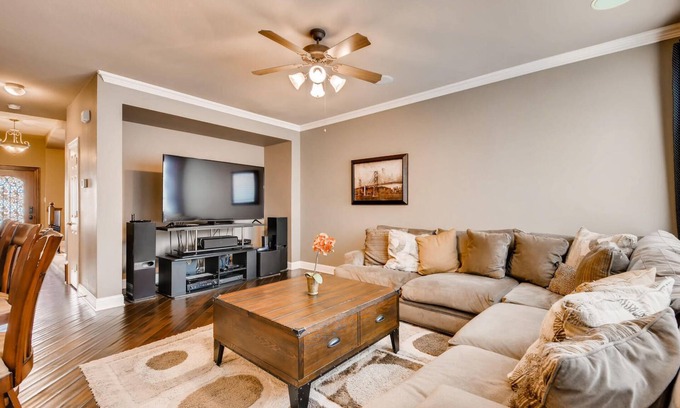 Las Colinas House | Executive Luxury Comfort with lots of amenities