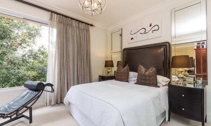 Greater Johannesburg Metropolitan Area Apartment | Elegant Loft with Park Views and Premium Amenities