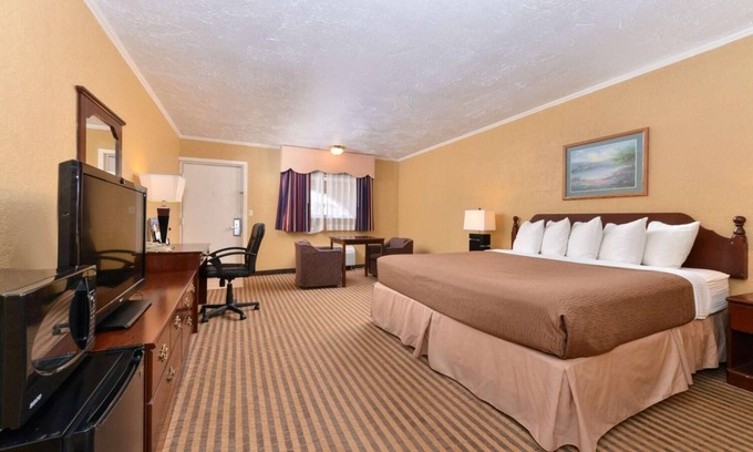 Elk City Hotel | Affordable Executive Plus Inn & Suites with Family Amenities