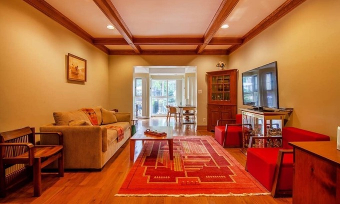 Mount Pleasant House | Renovated 3BR Row House with Spa & Breakfast Amenities