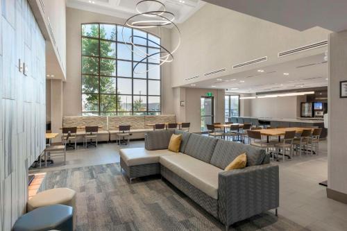 Gateway Hotel | Inviting Executive Residency by Best Western in Toronto-Mississauga