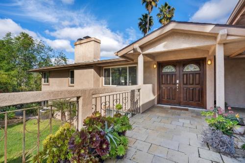 Mount Helix House | Discover Hillside Haven: Perfect Family Getaway Awaits