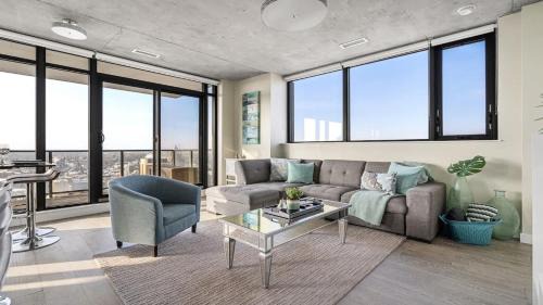 Connaught House | Executive Sky LUX - 2 BD 2BA Views Pool Patio & Gym