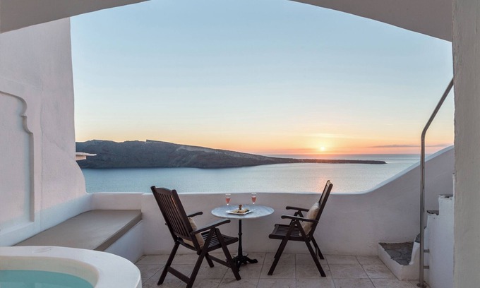 Oia Hotel | Executive Suite with Private Whirlpool & Caldera View