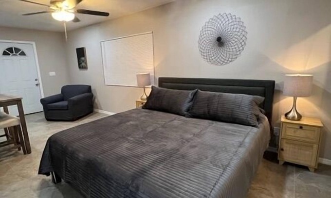 Tucson House | Comfortable Executive Suite #2 with Kitchen and Parking