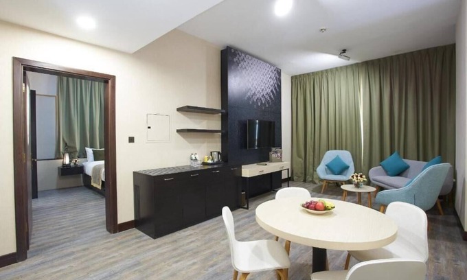 Al Khan Apartment | Relaxing Executive Suite at Al Khan Beach for Families