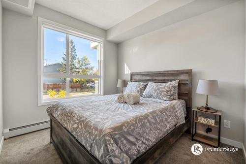 Inglewood Apartment | Executive Suite in Inglewood with 2 Bedroom Parking AC and King Bedroom