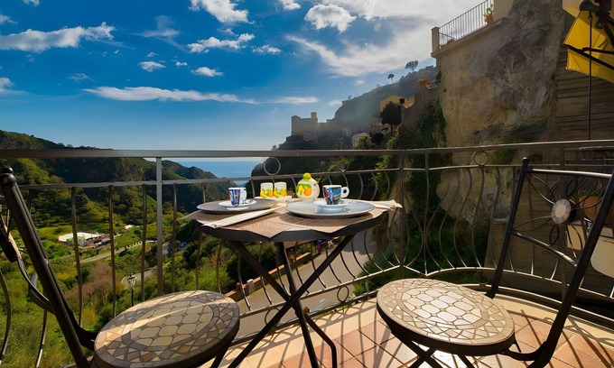 Savoca Apartment | 'Executive Suite' Room with Sea View, Wi-Fi, and Air Conditioning