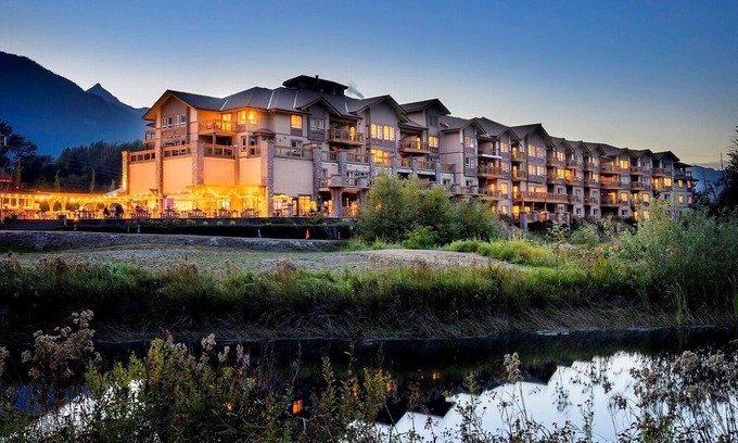 Garibaldi Highlands Hotel | Discover Executive Suites Hotel & Resort in Scenic Squamish