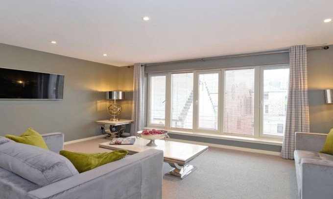 Central Aberdeen Apartment | Spacious Three Bedroom Apartment in Aberdeen’s West End