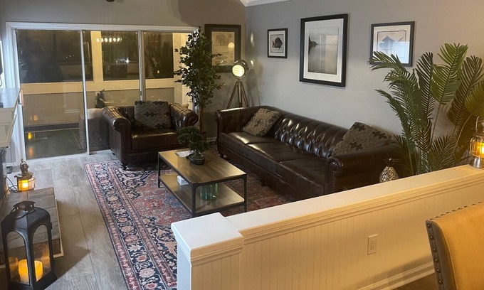 University Place House | Executive Townhome