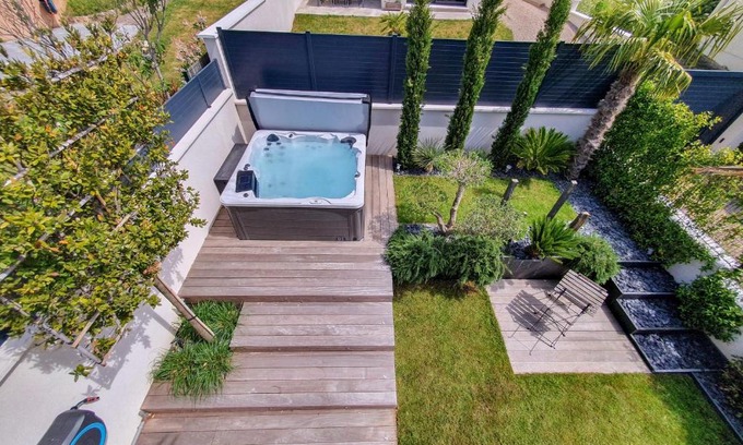 Orgeval Villa | Relaxing Maison d'Architecte with Hot Tub & Family-Friendly Amenities