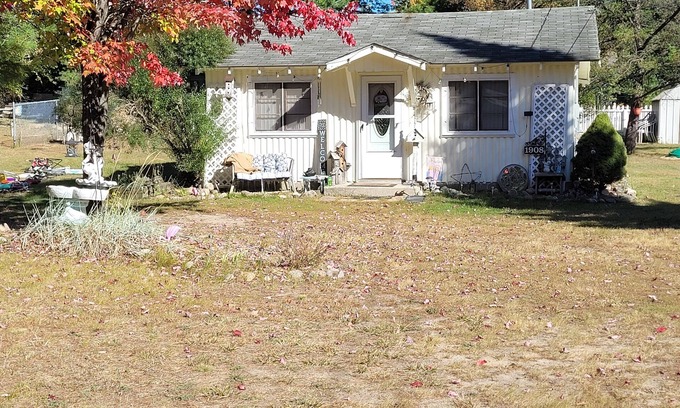 St. Helen House | Cozy Cottage Retreat Near Lake and Trails for Your Getaway