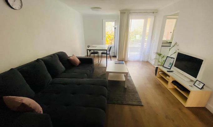 Ostheim Apartment | Exclusive Furnished Apartment in Prime Location for Families