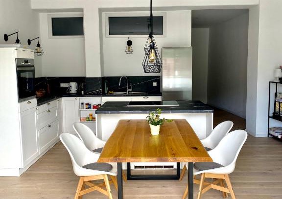 Neustadt Apartment | Exclusive Central Loft with Balcony - Guest Rated 9.2