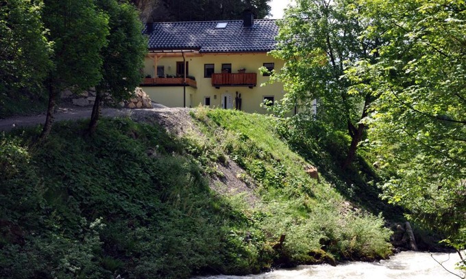 Ausservillgraten Apartment | Exclusive Holiday Apartment with Family & Pet-Friendly Amenities