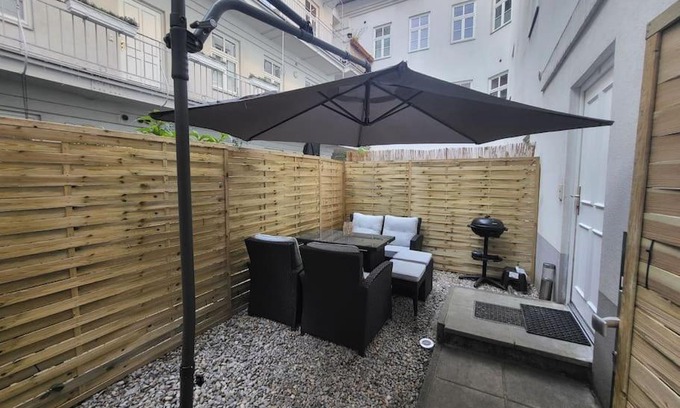 Hutteldorf Apartment | Exclusive Garden Apartment with Family-Friendly Amenities