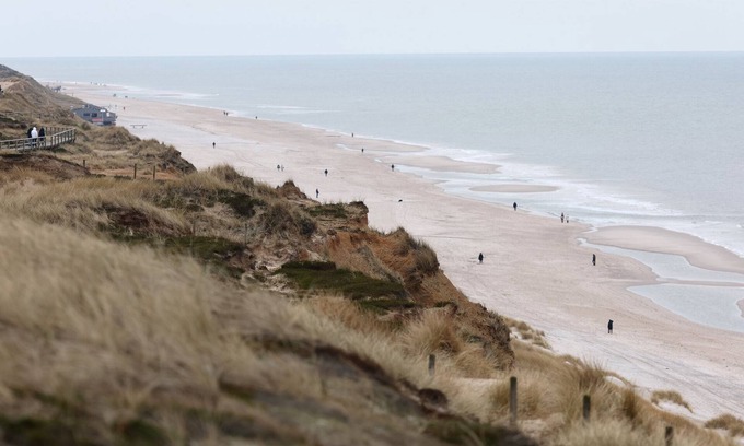 Kampen Apartment | Exclusive Coastal Retreat with Ocean View in Kampen