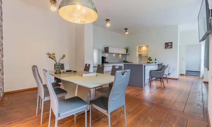 Cottbus House | Exclusive City Villa with Netflix and 3 Bedrooms Near Theater