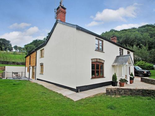 Bampton House | Discover Exmoor Farmhouse: Pet & Child Friendly Retreat
