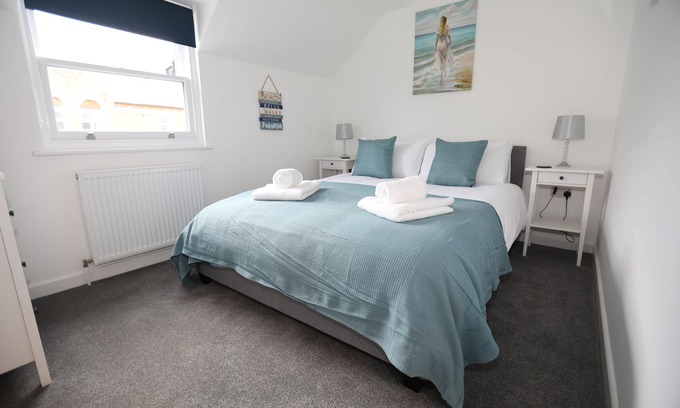 Lympstone Apartment | Oceanfront Apartment 2 at The Strand, Exmouth - Rated 10/10
