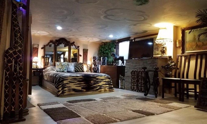 Cote-Saint-Paul House | Inviting Basement Studio with Family-Friendly Amenities