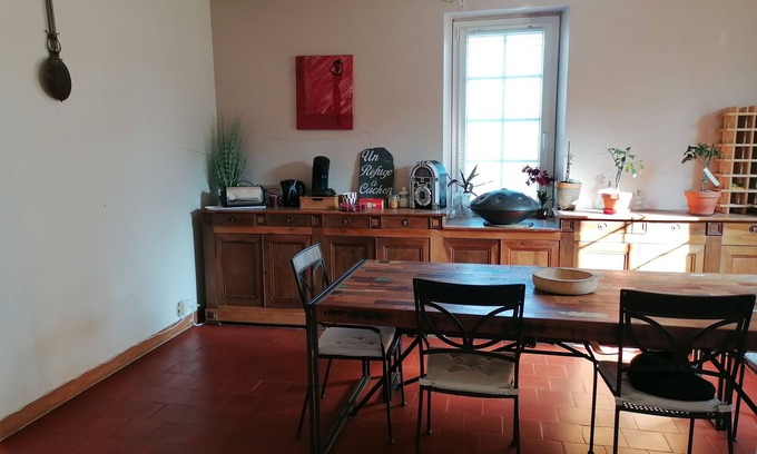 Cachen Bed & Breakfast | Exotic Room with Pool, Spa & Breakfast for Your Getaway