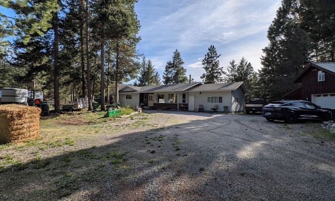 Thompson-Nicola Regional District Other | Experience Zen in a charming 3-bedroom farmhouse in Beautiful Thompson-Nicola.