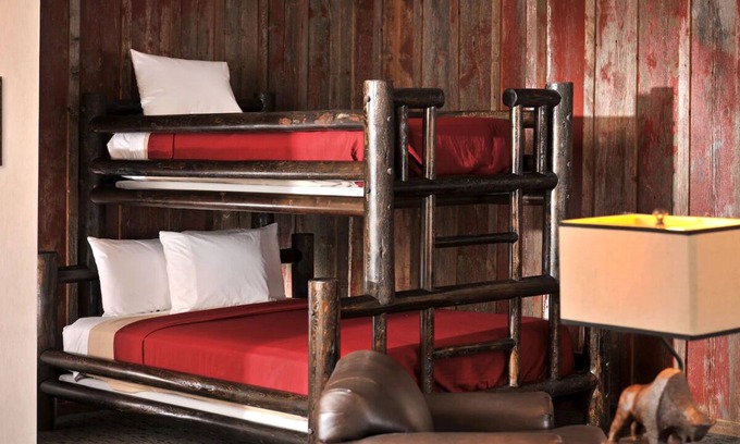 Independence Hotel | Comfortable King Bunk Bed Suites at Stoney Creek KC