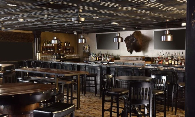 Broken Arrow Hotel | Spacious Living Area & King Sofa in Stoney Creek Hotel