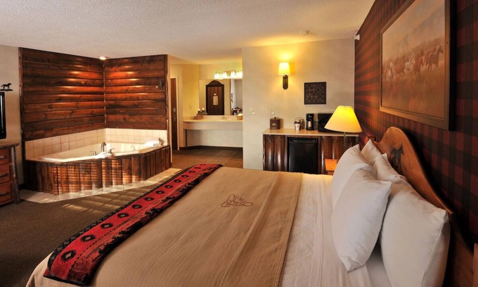 St. Joseph Hotel | Indulgent King Room with Whirlpool in Stoney Creek