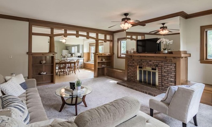 Des Moines Apartment | Comfortable 3-Bedroom Apartment in Downtown Des Moines