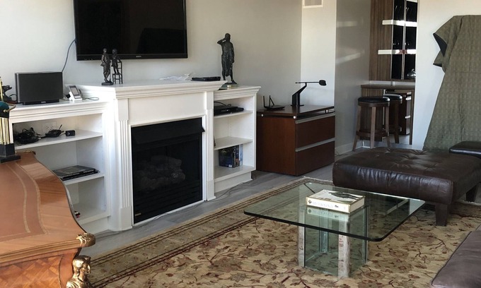 Birmingham Condo | Bright Condo with Volume Ceilings & Conference Room Access