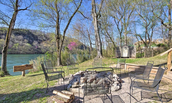 Cotter Cottage | Cozy Cotter Cabin on White River with Family-Friendly Amenities