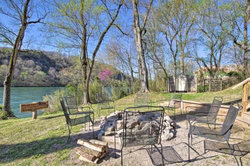 Cotter House | Spacious Cotter Cabin on White River with Family-Friendly Deck