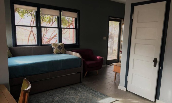 Clarkdale Apartment | Pet-Friendly Ground Floor Pensione with Family Comfort