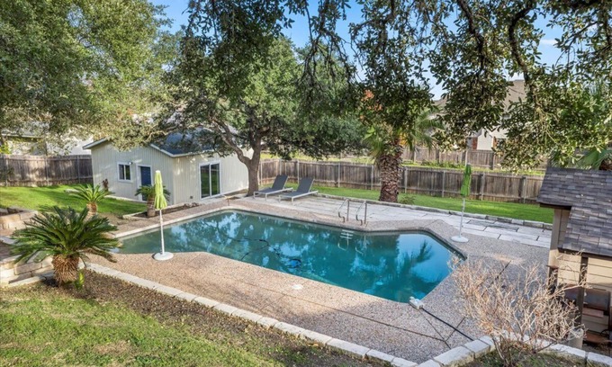 West Oak Hill House | Relaxing Retreat with Private Pool and Spa Amenities